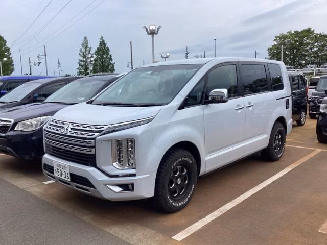 MITSUBISHI DELICA D:5