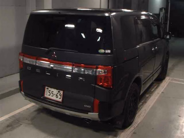 MITSUBISHI DELICA D:5