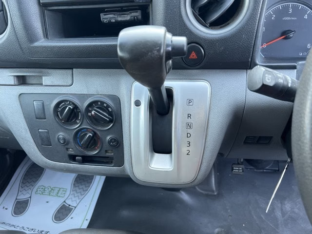 NISSAN NV350 CARAVAN