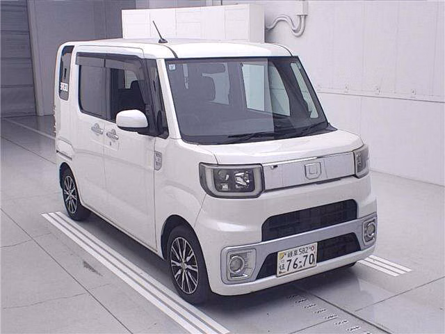DAIHATSU WAKE