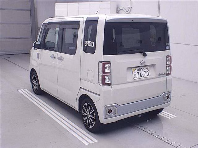 DAIHATSU WAKE