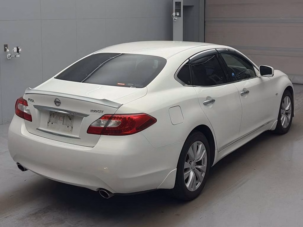 NISSAN FUGA