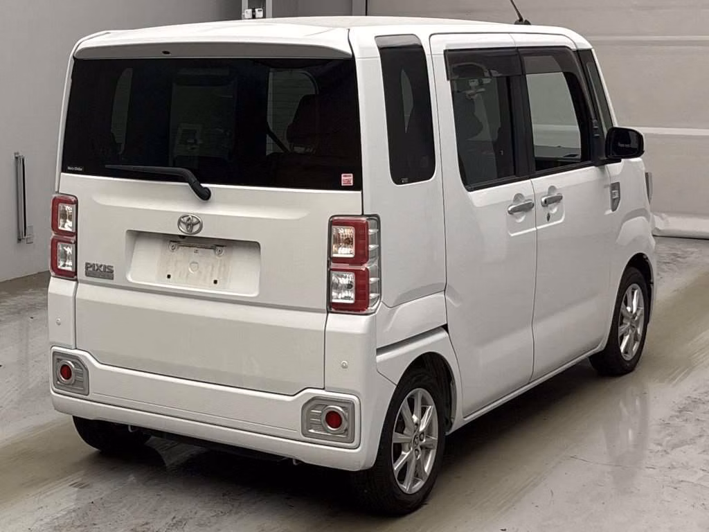 TOYOTA PIXIS MEGA
