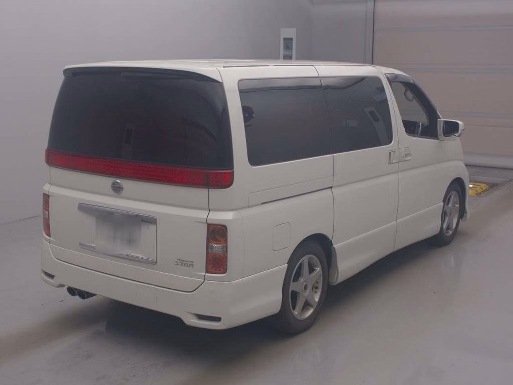NISSAN ELGRAND