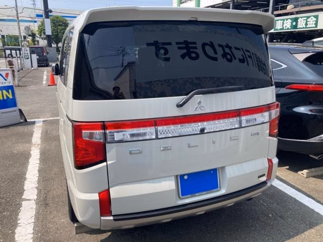 MITSUBISHI DELICA D:5