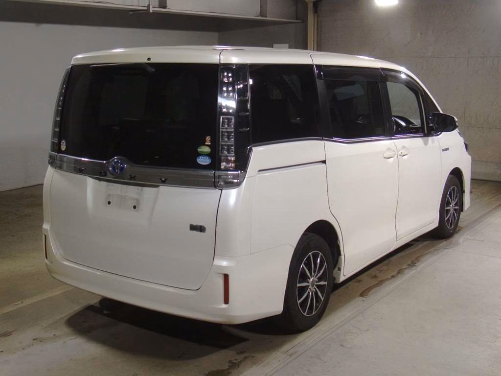 TOYOTA VOXY
