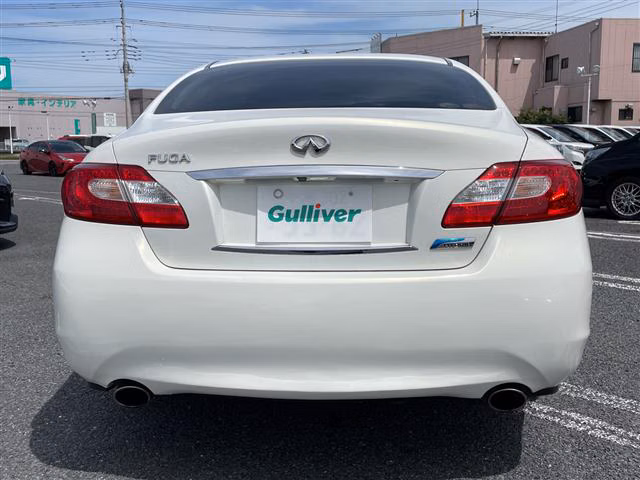NISSAN FUGA