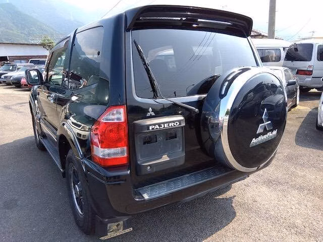 MITSUBISHI PAJERO