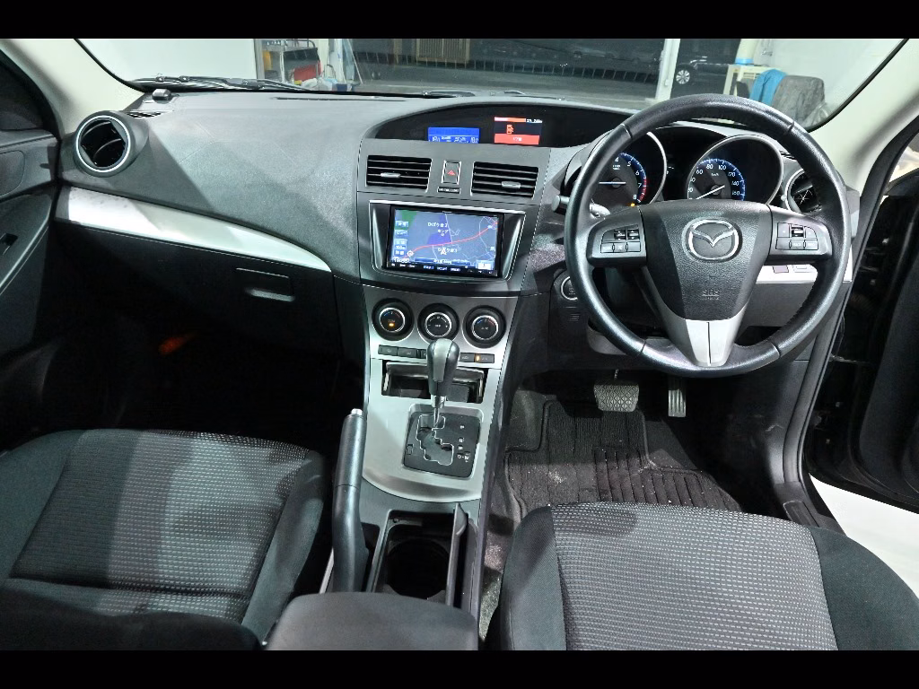 MAZDA AXELA