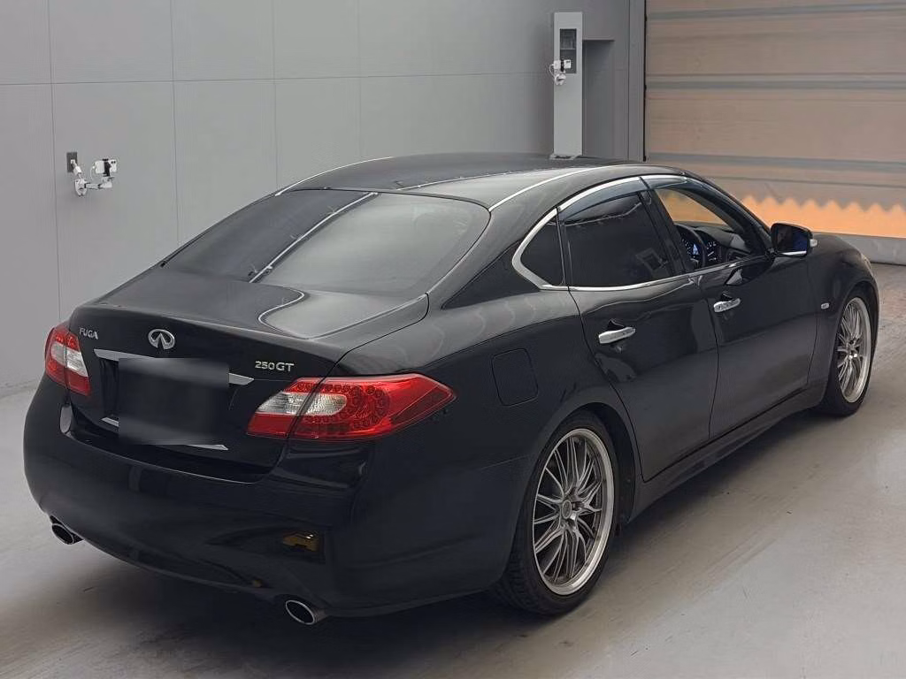 NISSAN FUGA