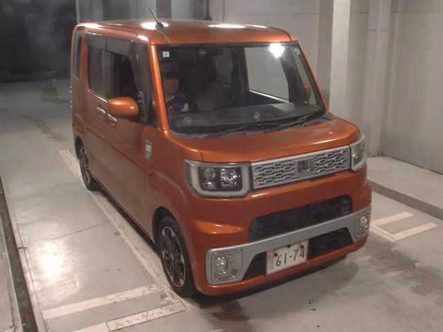 DAIHATSU WAKE