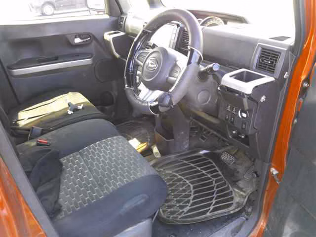 DAIHATSU WAKE