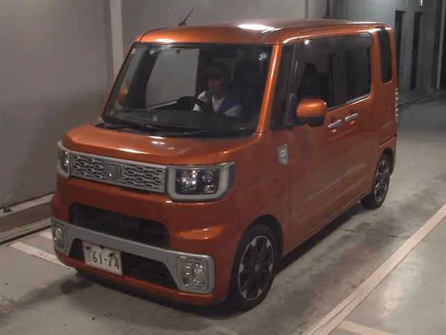 DAIHATSU WAKE