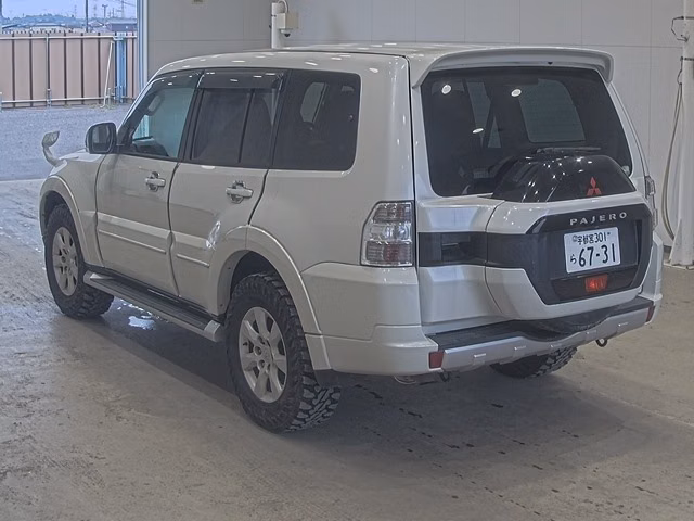MITSUBISHI PAJERO