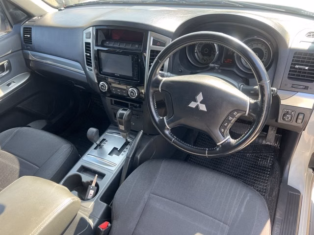 MITSUBISHI PAJERO