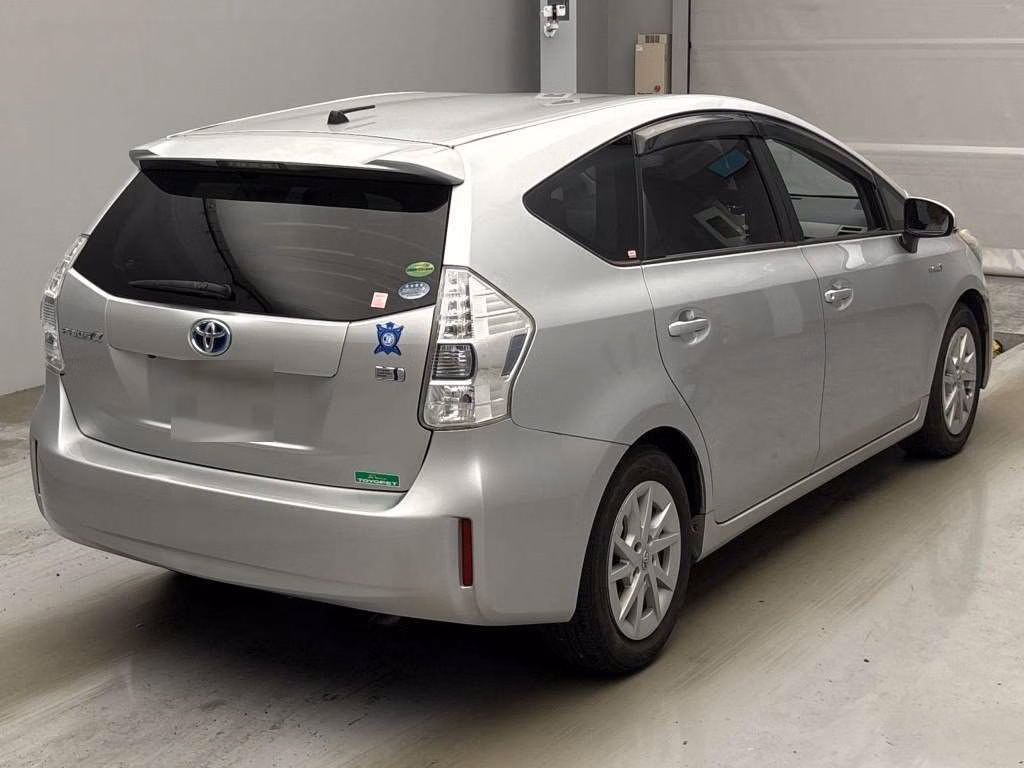TOYOTA PRIUS ALPHA