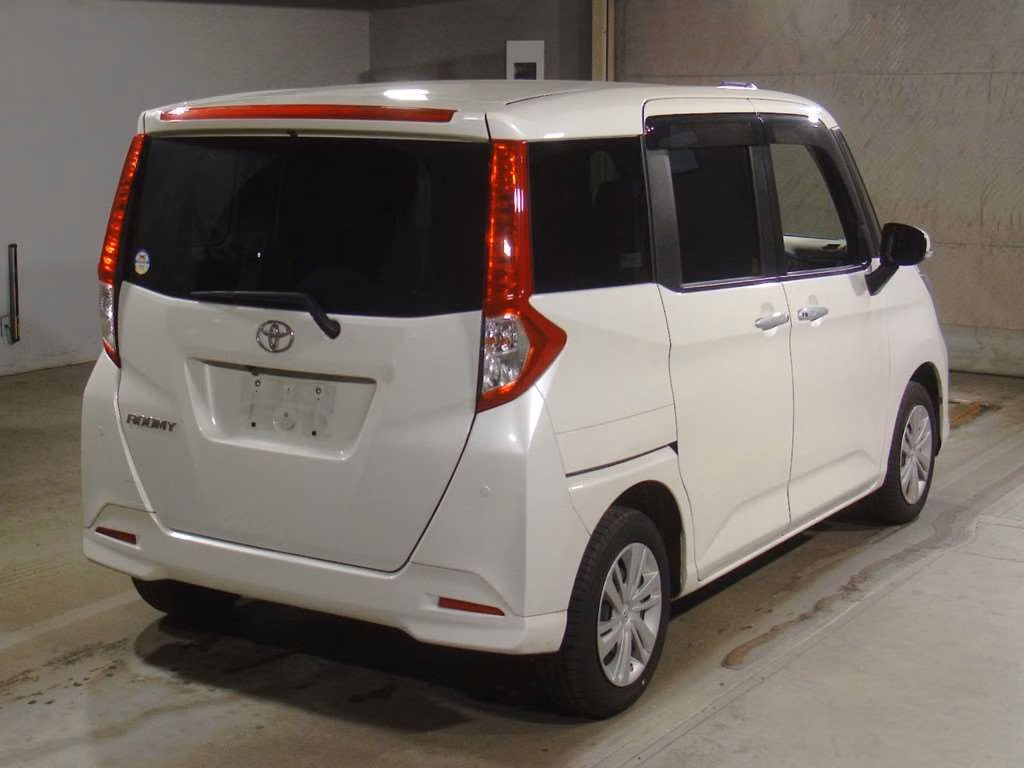 TOYOTA ROOMY