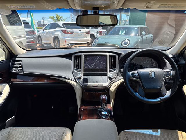 TOYOTA CROWN