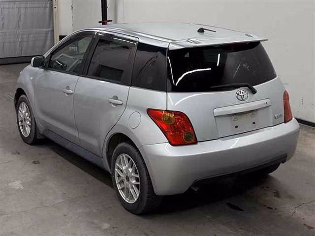 TOYOTA IST
