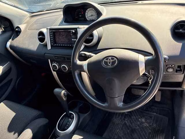 TOYOTA IST