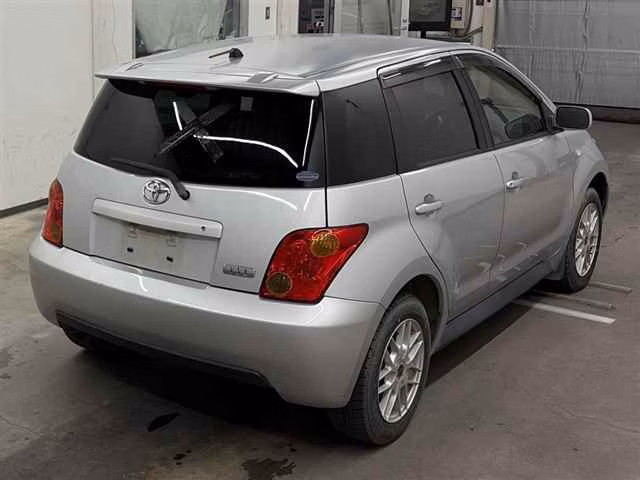 TOYOTA IST