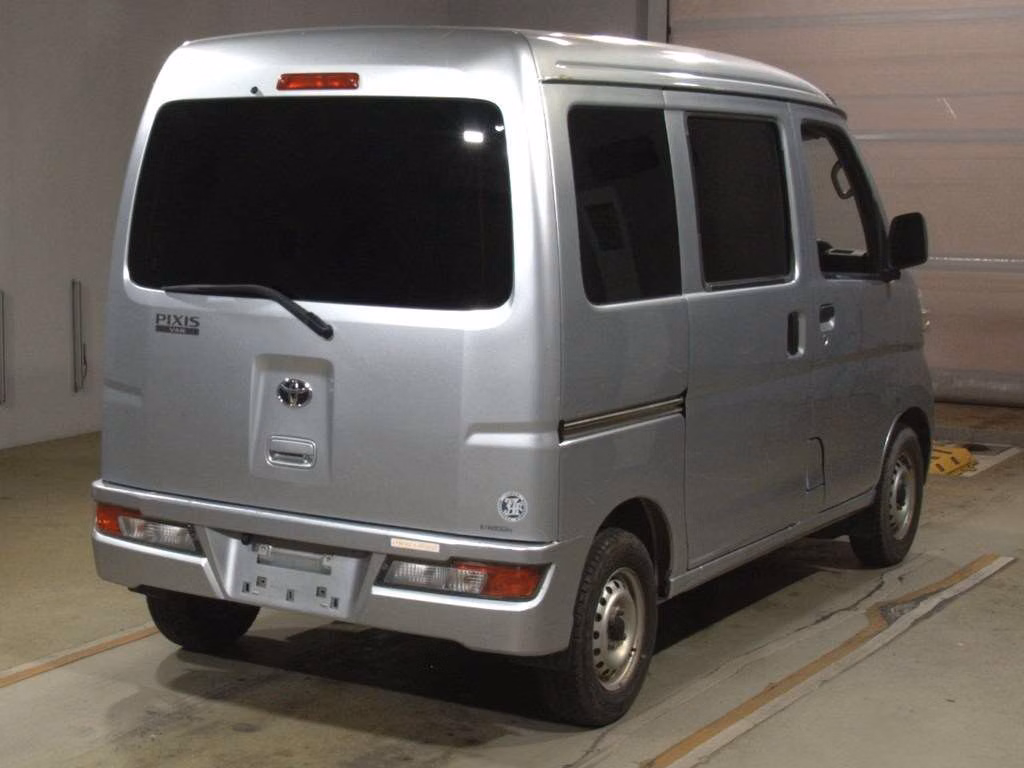 TOYOTA PIXIS VAN