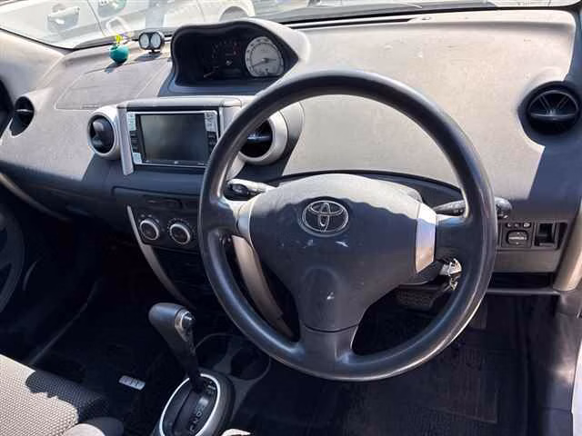 TOYOTA IST