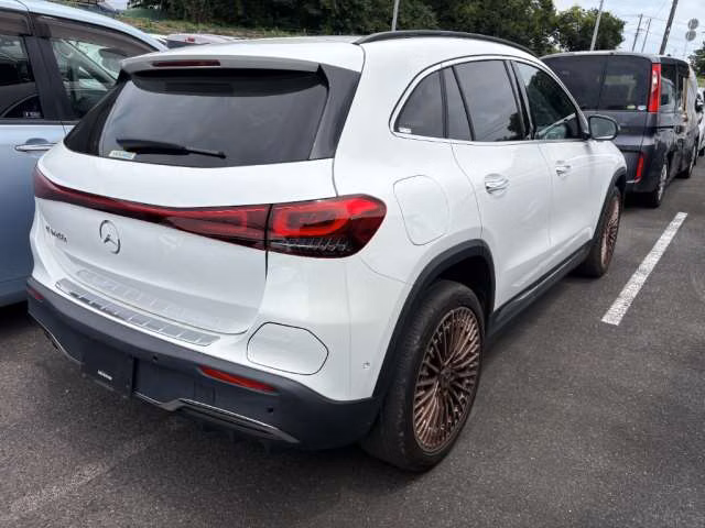 MERCEDES-BENZ EQA