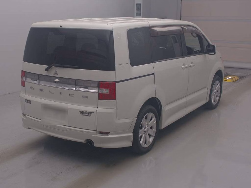 MITSUBISHI DELICA D:5