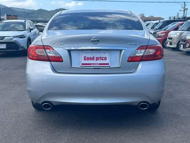 NISSAN FUGA