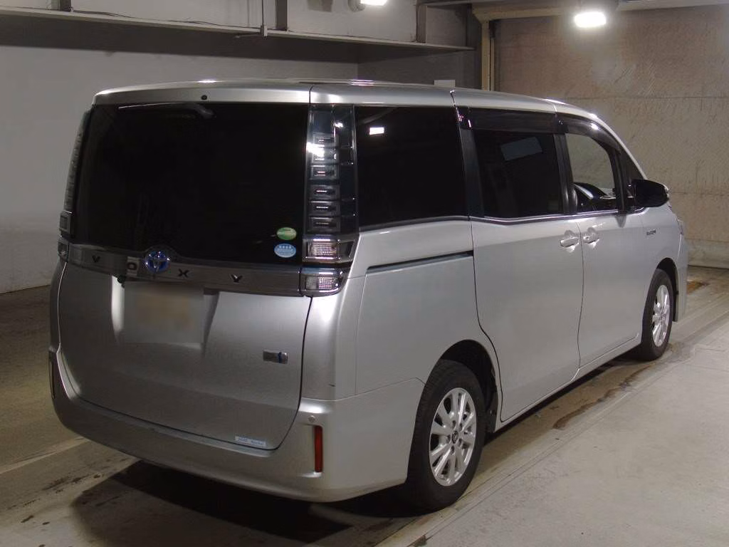 TOYOTA VOXY