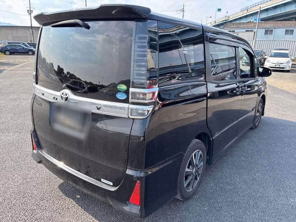 TOYOTA VOXY