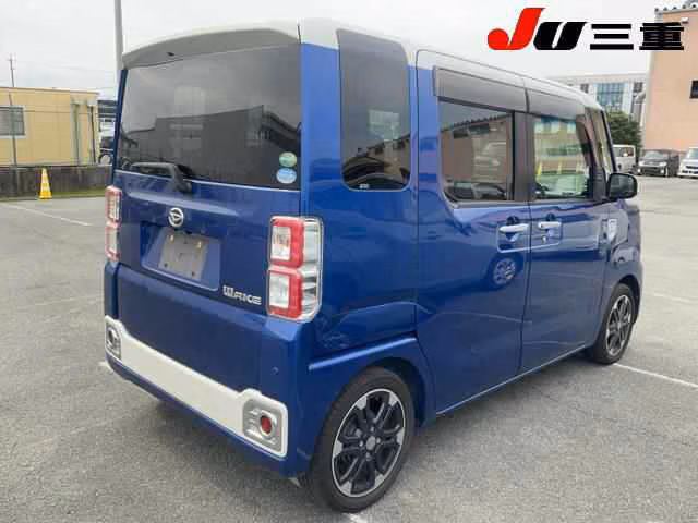 DAIHATSU WAKE