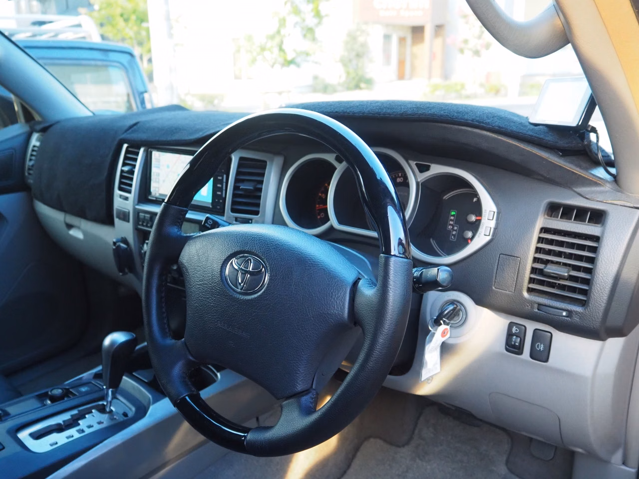 TOYOTA HILUX SURF