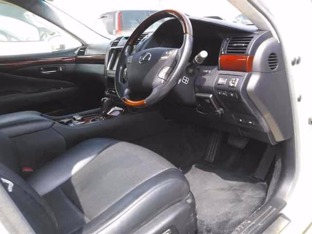 LEXUS LS460