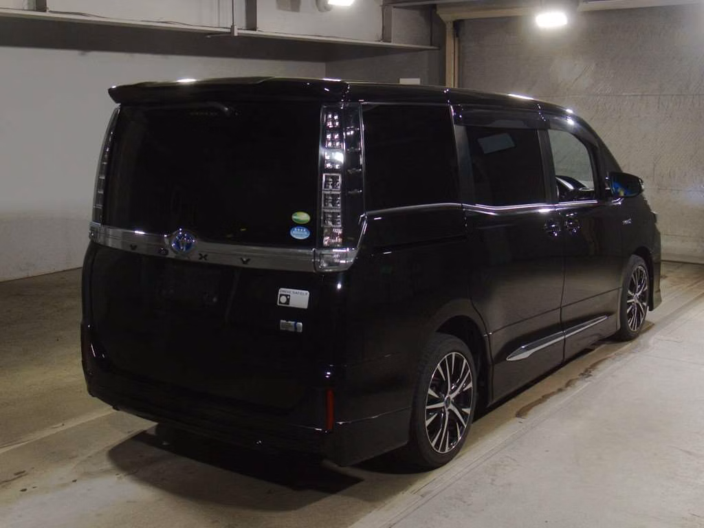 TOYOTA VOXY