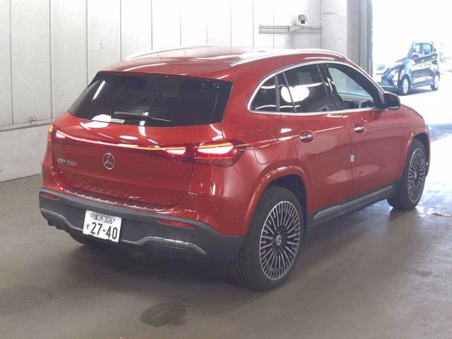 MERCEDES-BENZ EQA