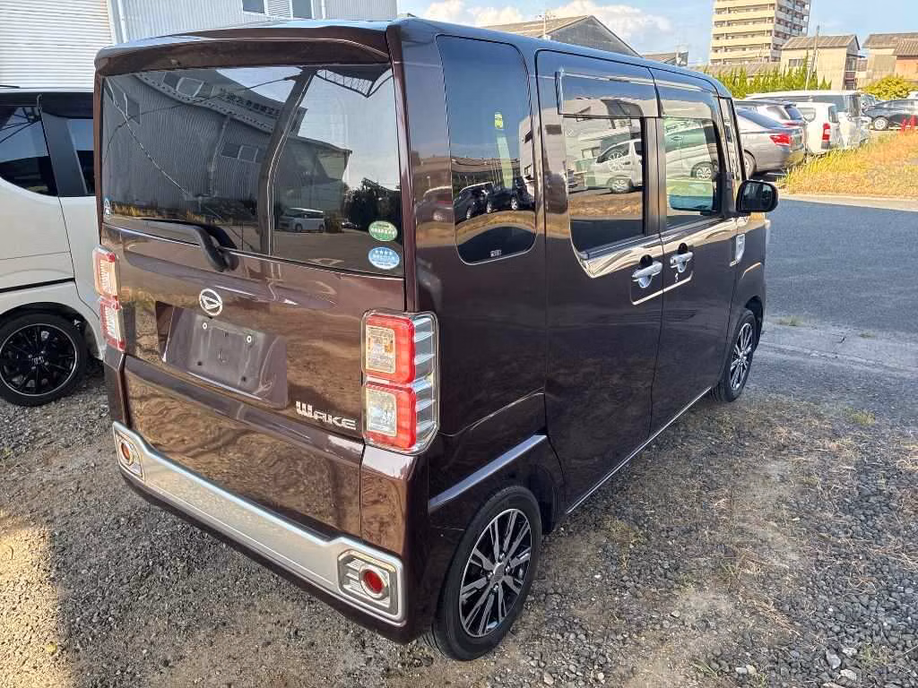 DAIHATSU WAKE