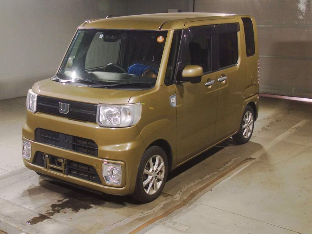 DAIHATSU WAKE