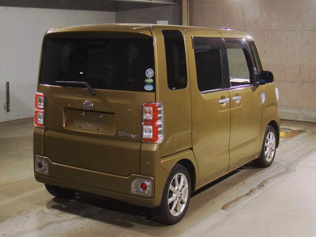 DAIHATSU WAKE