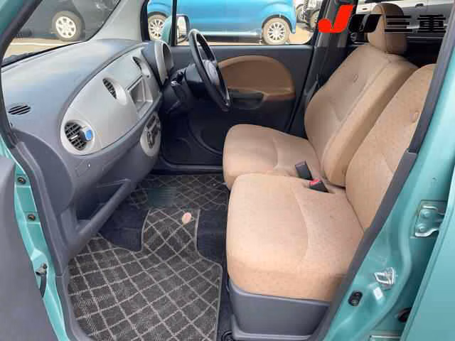 DAIHATSU MOVE LATTE