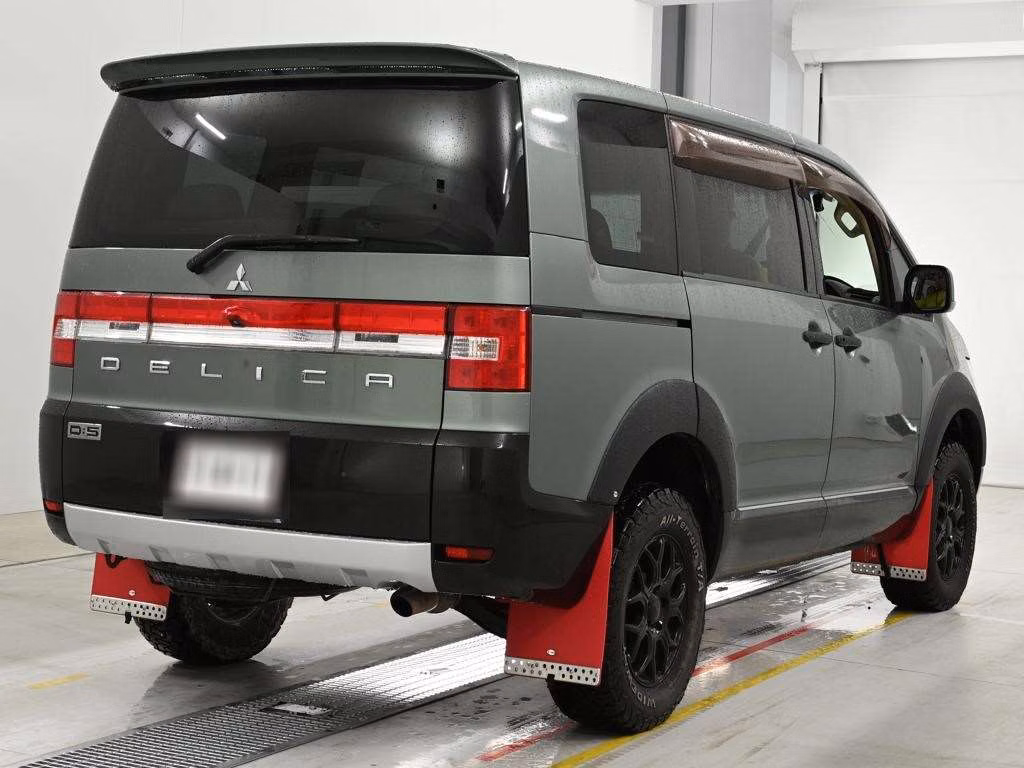 MITSUBISHI DELICA D:5