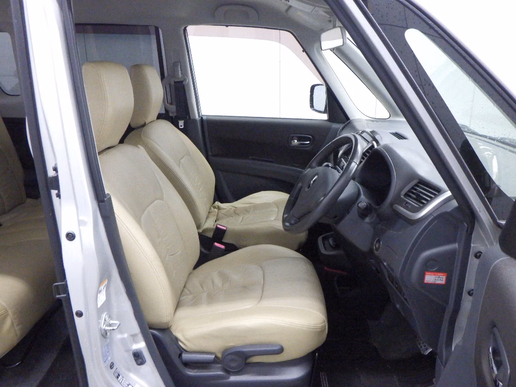 MITSUBISHI DELICA D:2