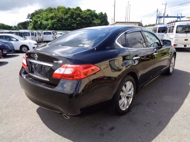 NISSAN FUGA
