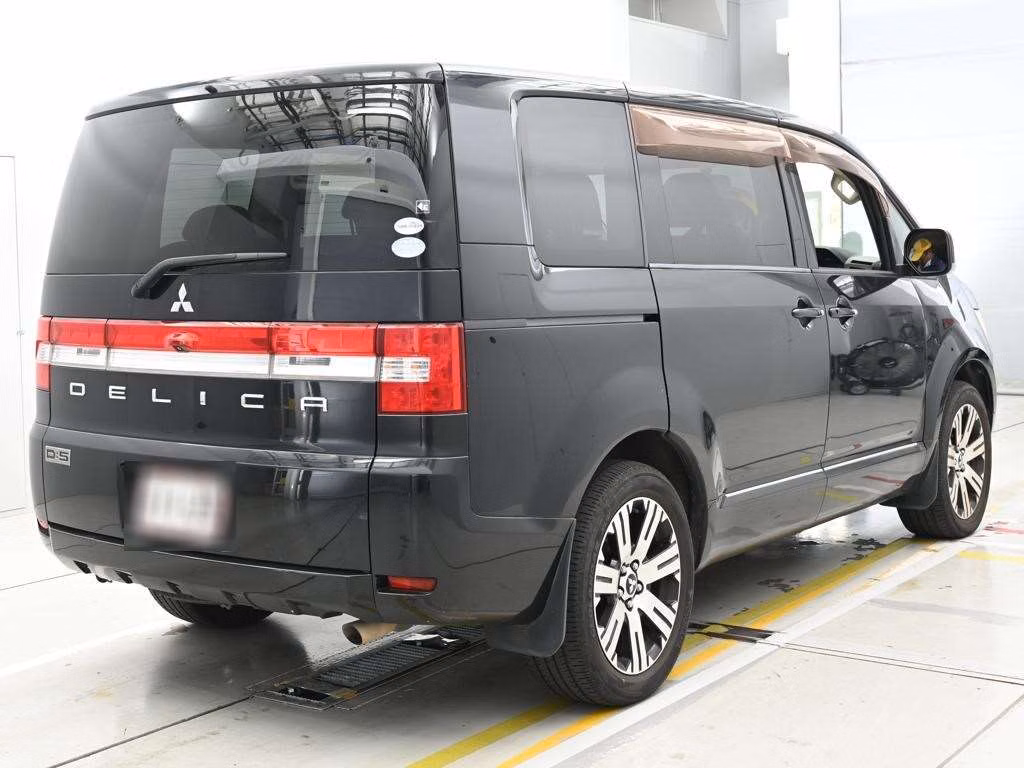 MITSUBISHI DELICA D:5