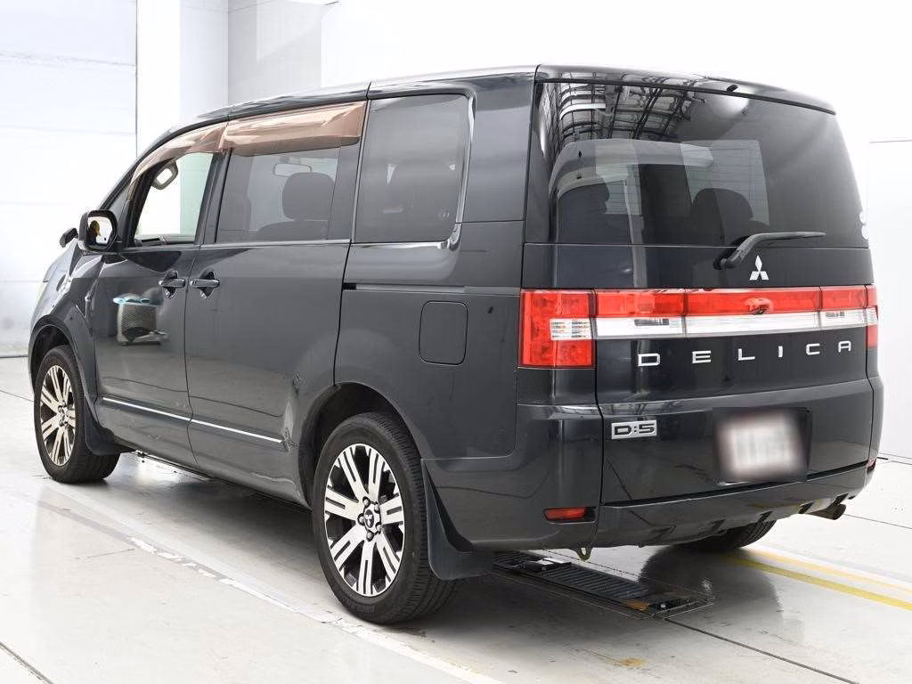 MITSUBISHI DELICA D:5