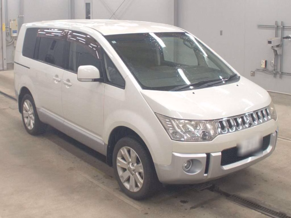 MITSUBISHI DELICA D:5