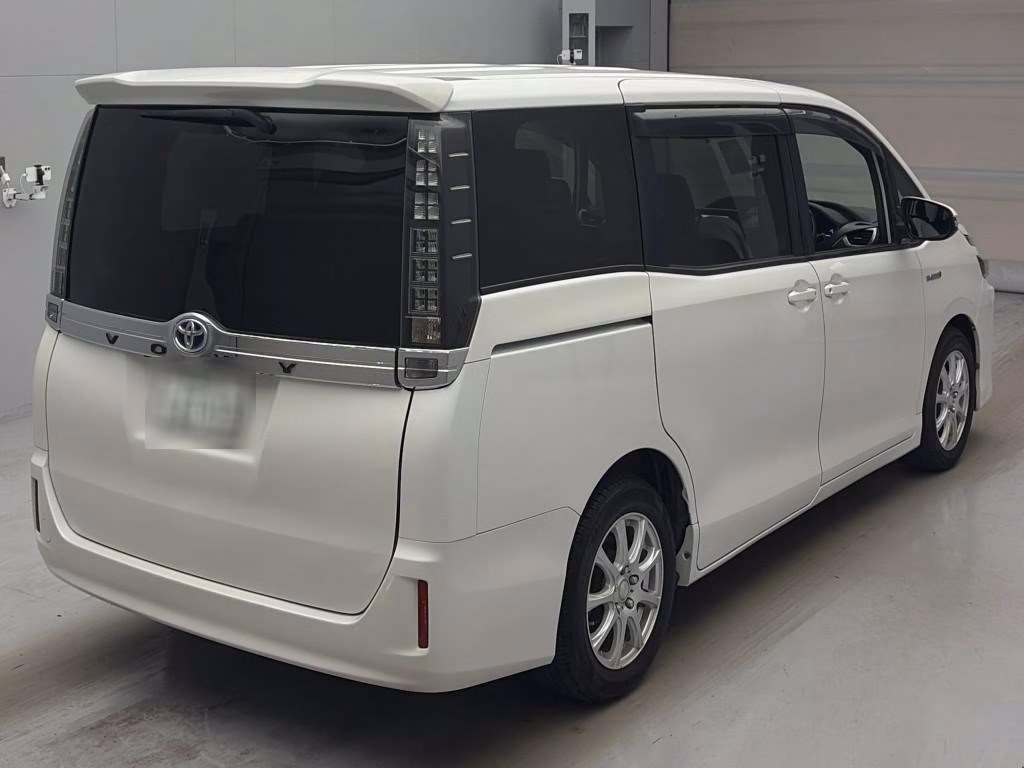 TOYOTA VOXY