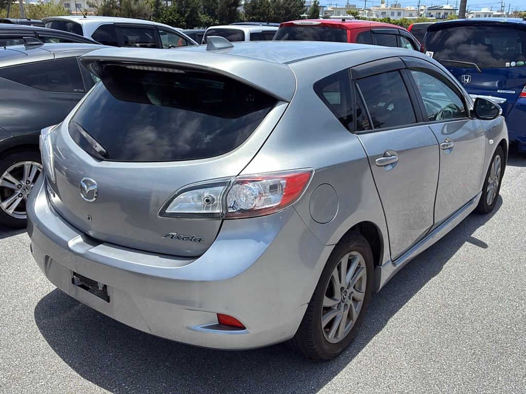 MAZDA AXELA