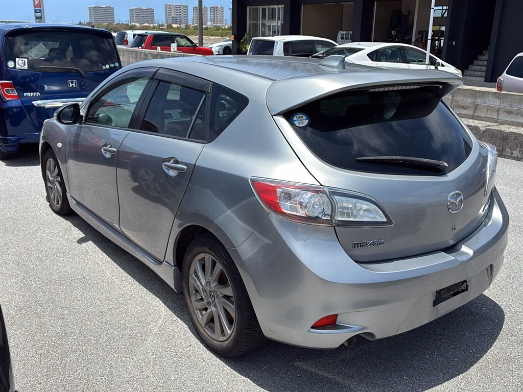 MAZDA AXELA